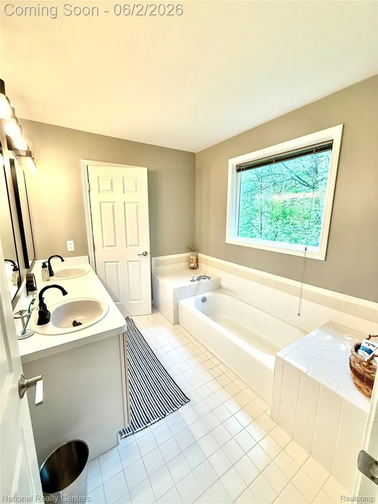 3452 E Highland Road Oceola Township MI 48843