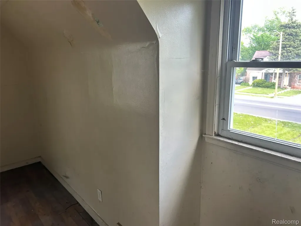 12641 Kelly Road Detroit City MI 48224