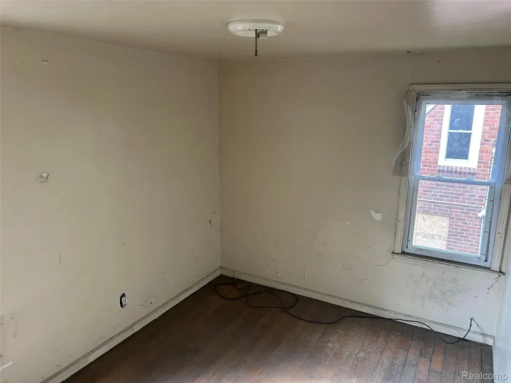 12641 Kelly Road Detroit City MI 48224
