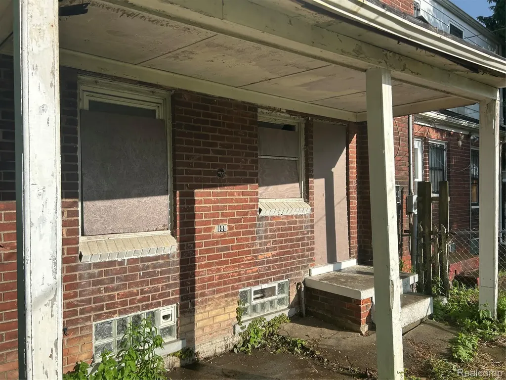 12641 Kelly Road Detroit City MI 48224