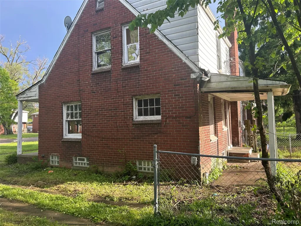 12641 Kelly Road Detroit City MI 48224