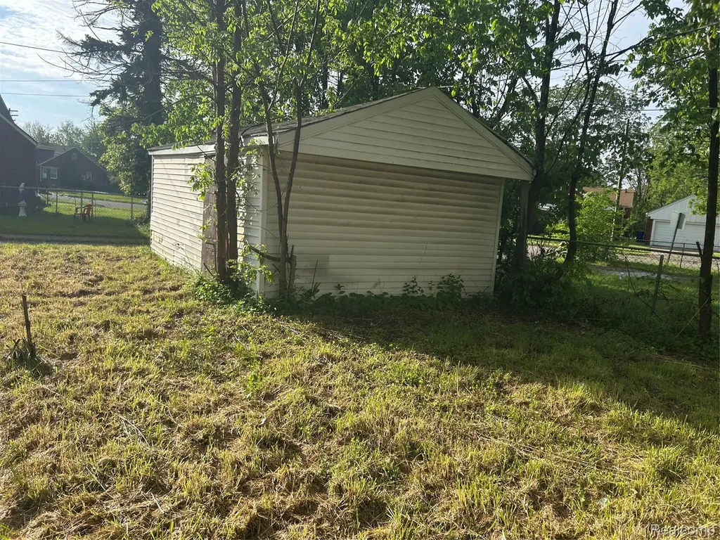 12641 Kelly Road Detroit City MI 48224