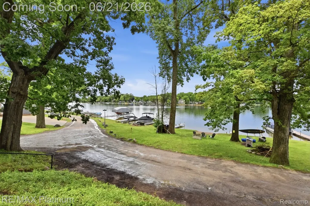 5504 Wildwood Drive Genoa Township MI 48843