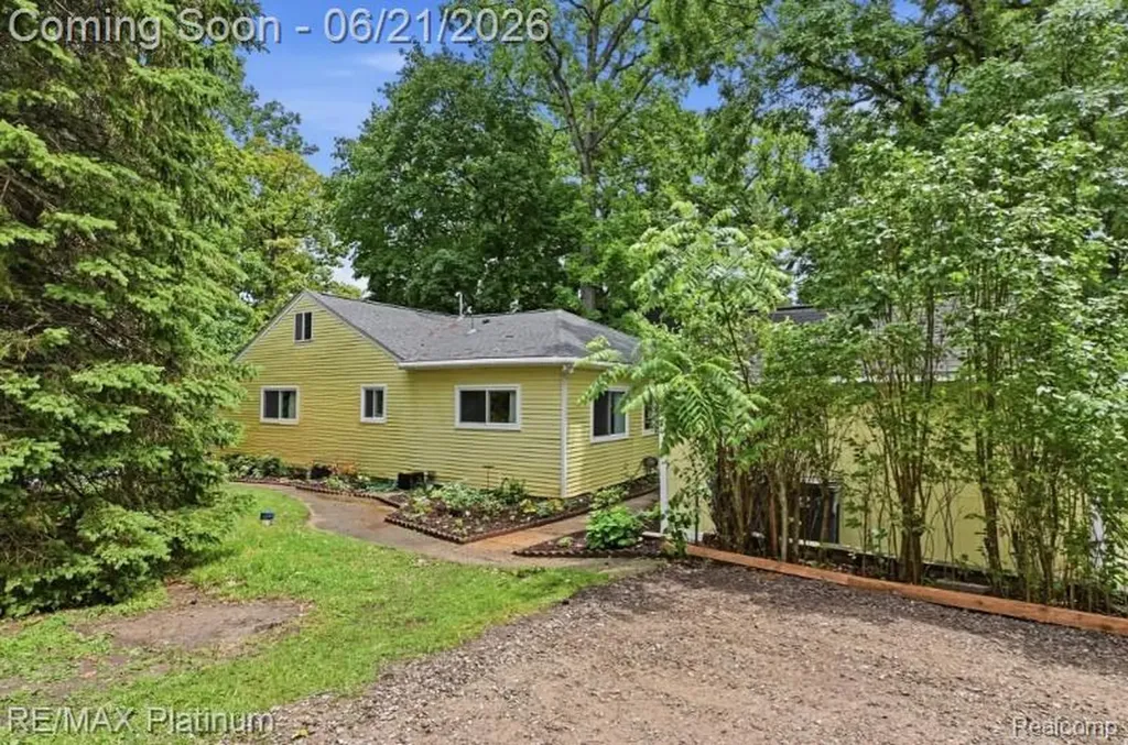 5504 Wildwood Drive Genoa Township MI 48843