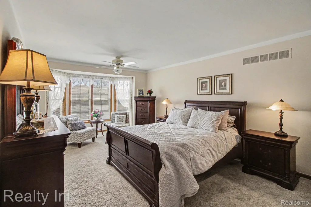 18535 Queensbury Drive Livonia City MI 48152