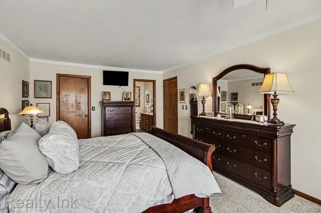 18535 Queensbury Drive Livonia City MI 48152