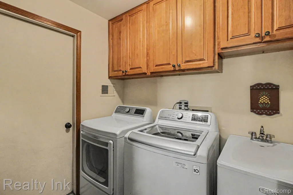 18535 Queensbury Drive Livonia City MI 48152