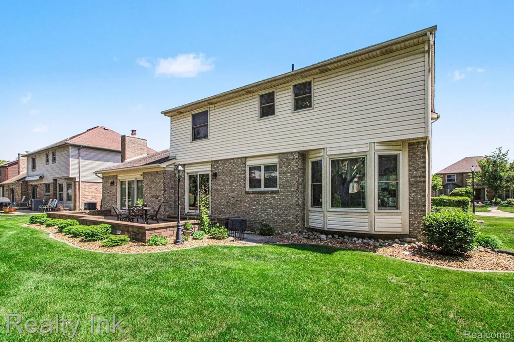 18535 Queensbury Drive Livonia City MI 48152