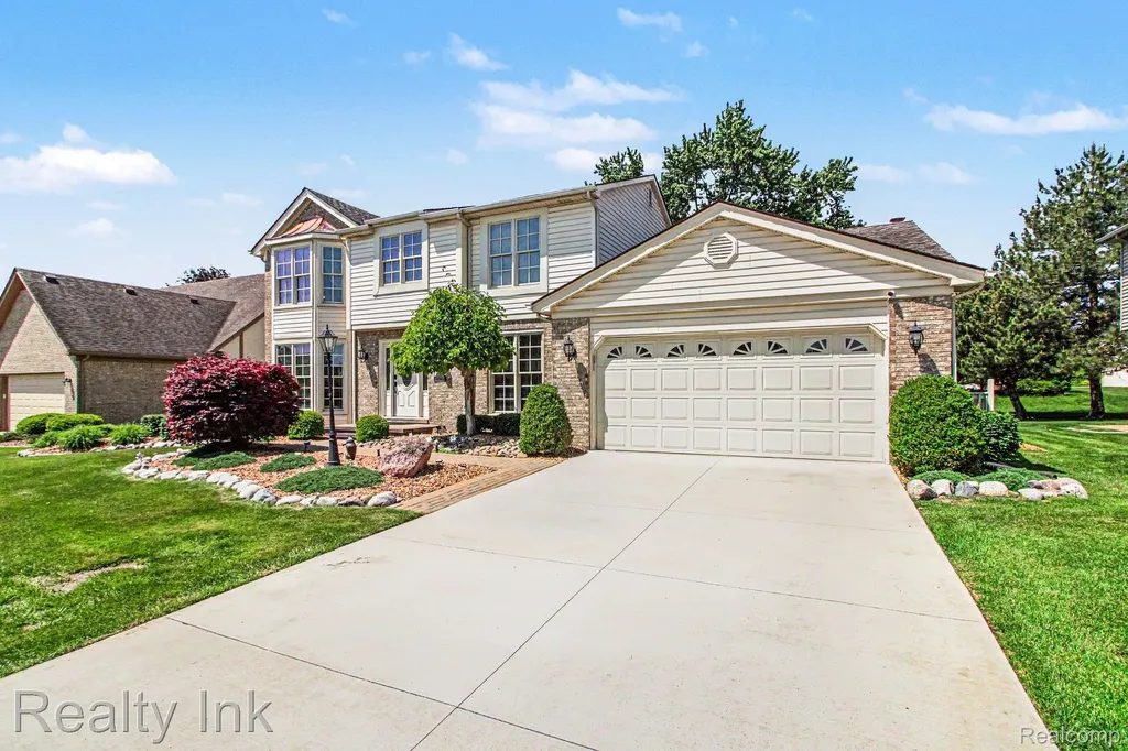 18535 Queensbury Drive Livonia City MI 48152