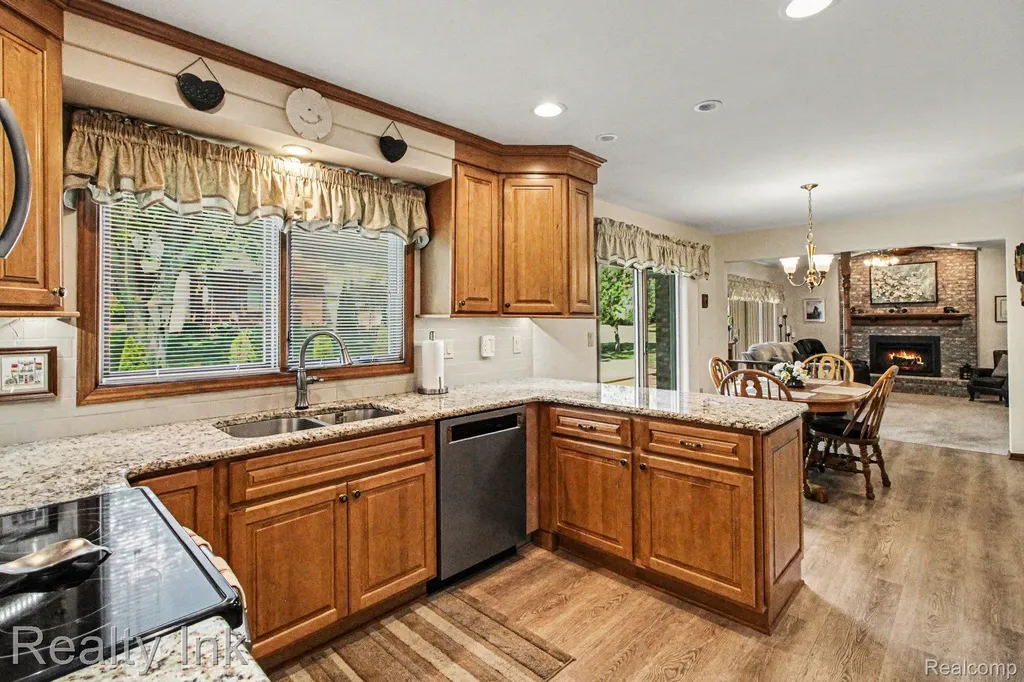 18535 Queensbury Drive Livonia City MI 48152