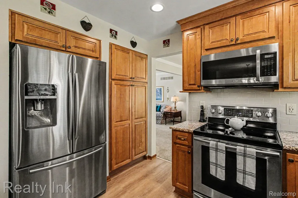 18535 Queensbury Drive Livonia City MI 48152