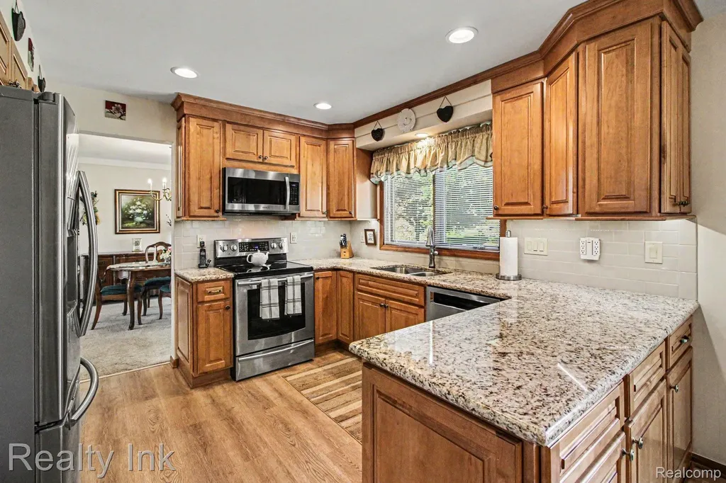 18535 Queensbury Drive Livonia City MI 48152