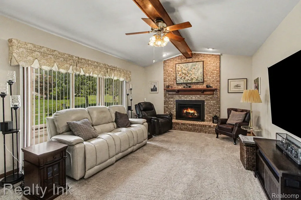 18535 Queensbury Drive Livonia City MI 48152