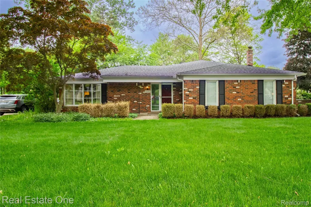 4243 Frostwood Court Troy City MI 48098