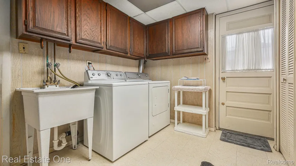 4243 Frostwood Court Troy City MI 48098