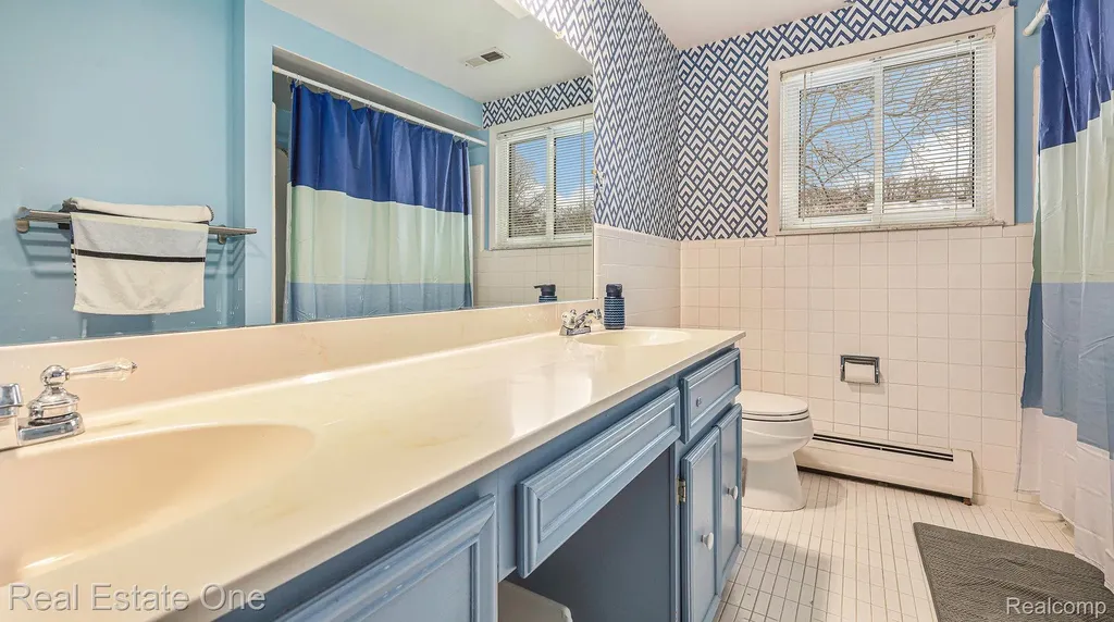 4243 Frostwood Court Troy City MI 48098