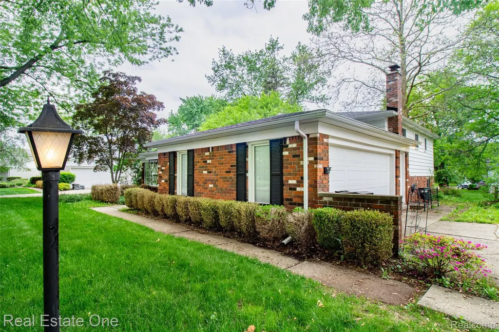 4243 Frostwood Court Troy City MI 48098