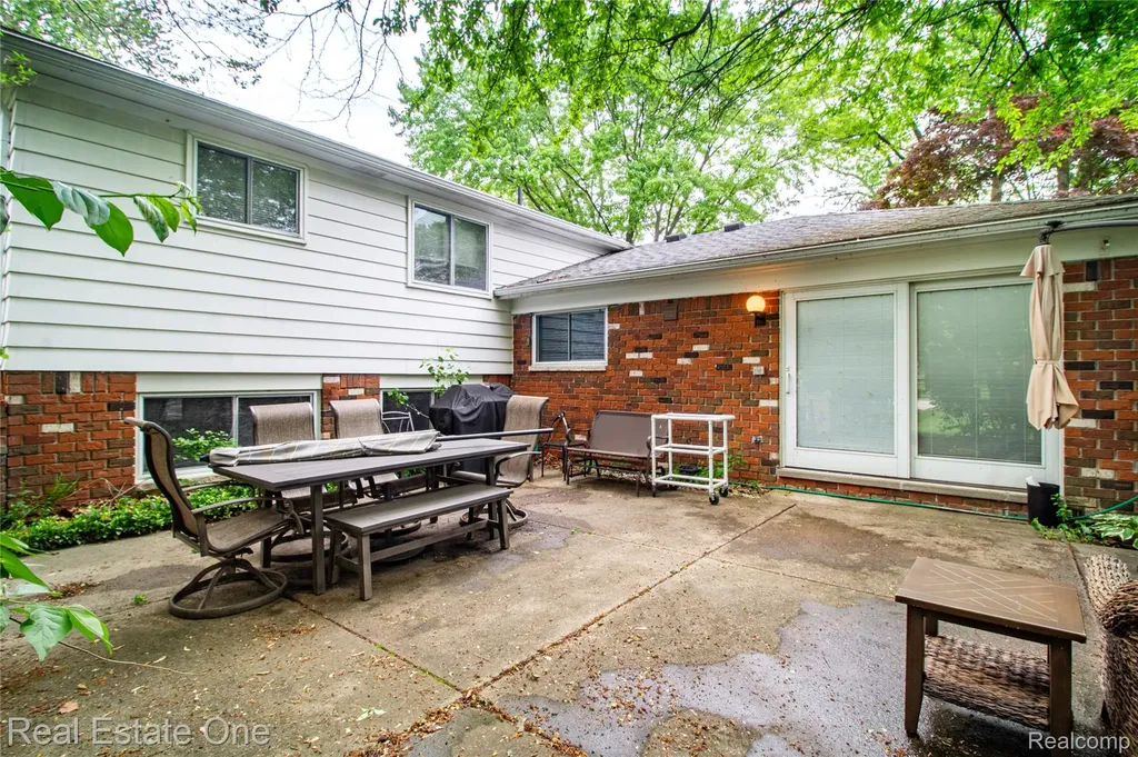 4243 Frostwood Court Troy City MI 48098
