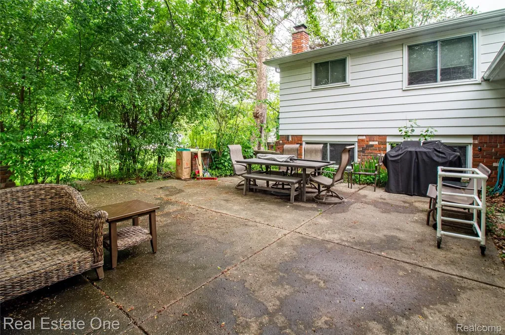 4243 Frostwood Court Troy City MI 48098