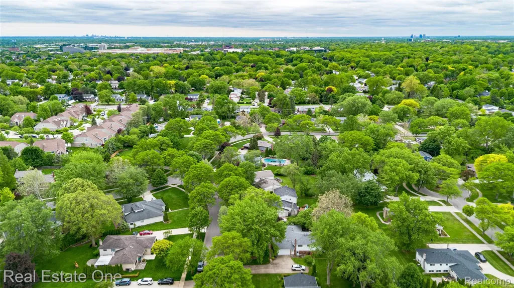4243 Frostwood Court Troy City MI 48098