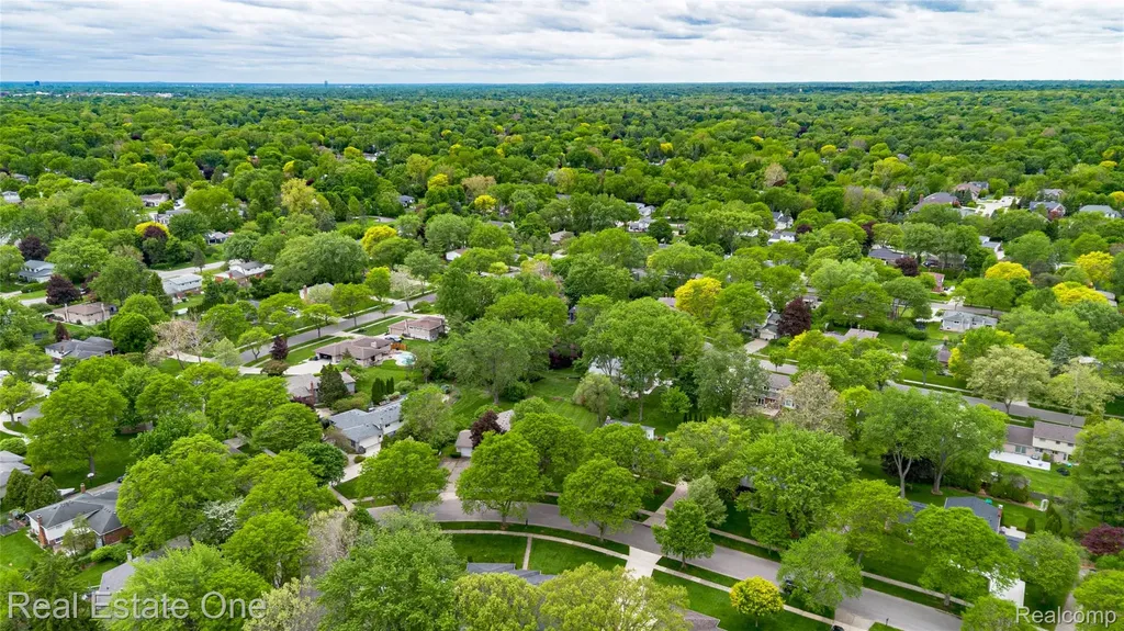 4243 Frostwood Court Troy City MI 48098