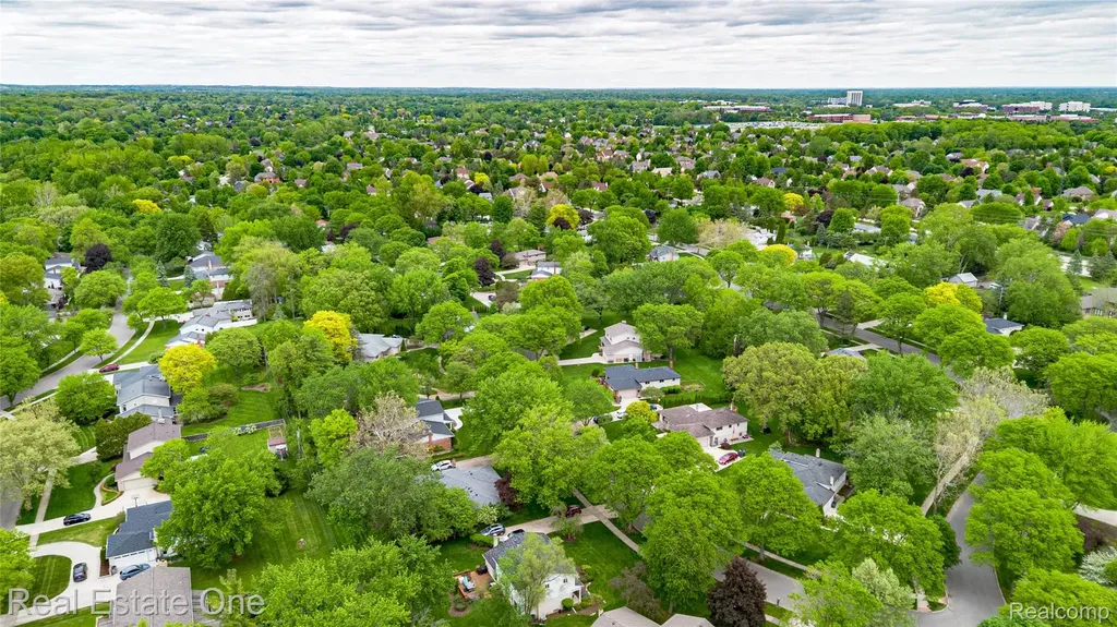 4243 Frostwood Court Troy City MI 48098