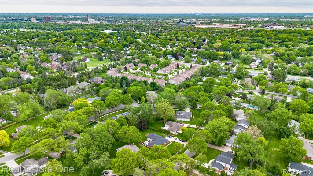 4243 Frostwood Court Troy City MI 48098