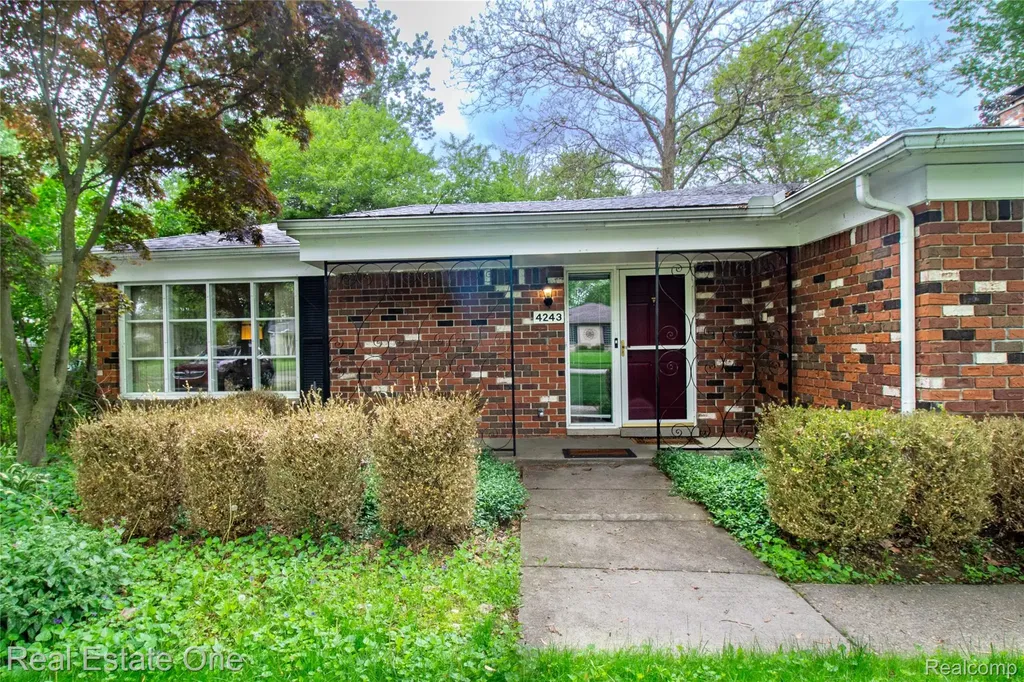 4243 Frostwood Court Troy City MI 48098
