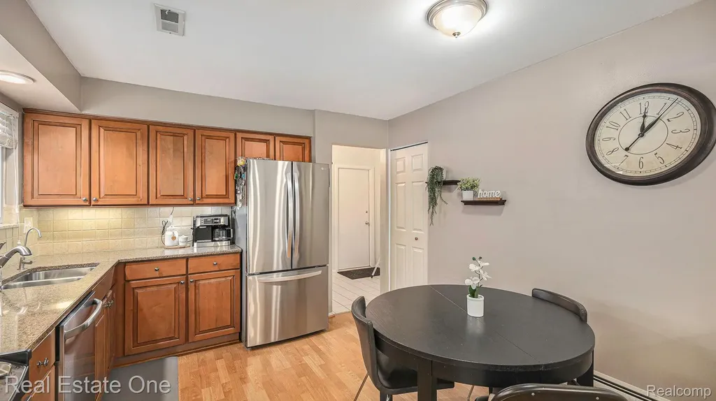 4243 Frostwood Court Troy City MI 48098