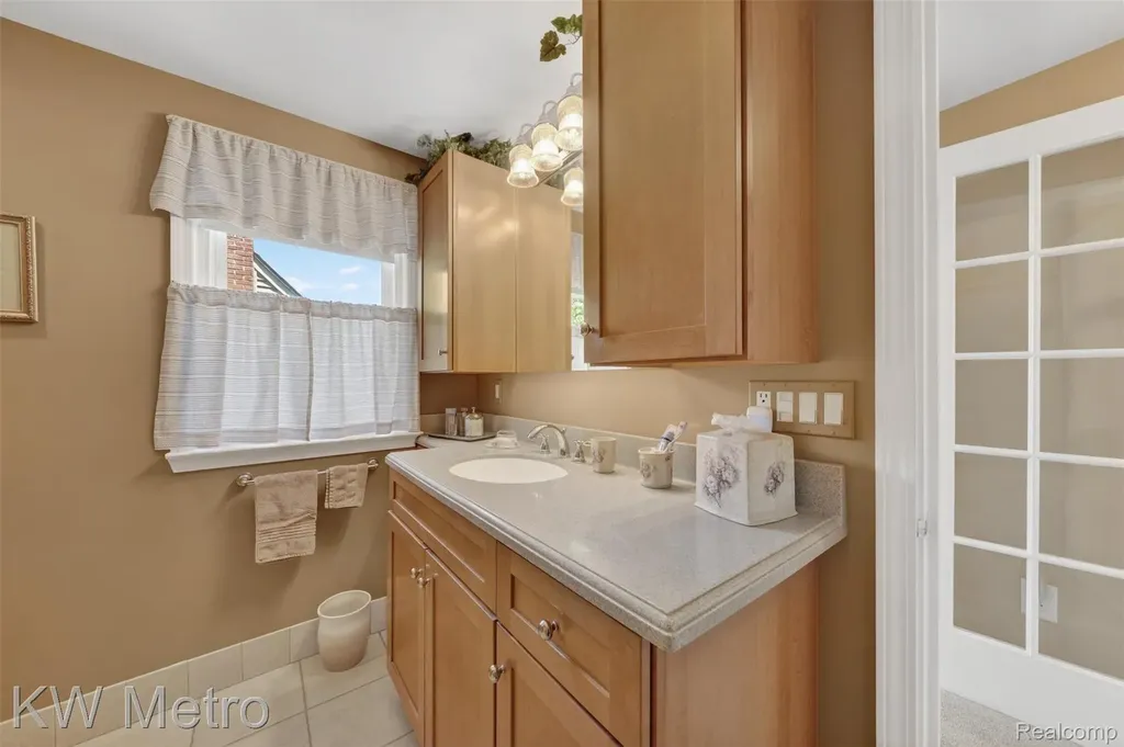1916 Bonnieview Drive Royal Oak City MI 48073