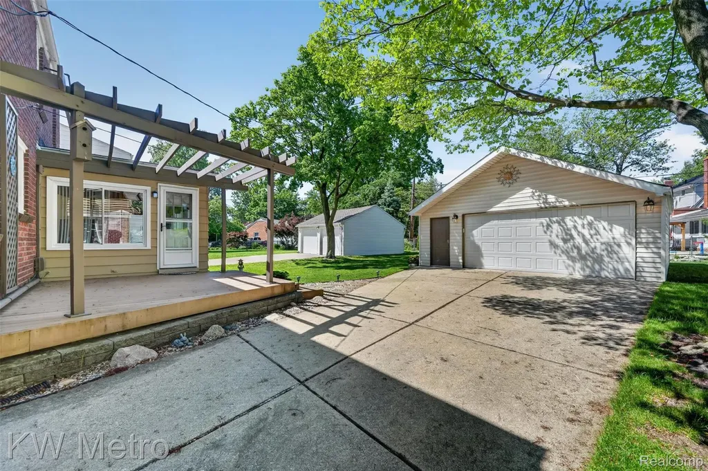 1916 Bonnieview Drive Royal Oak City MI 48073
