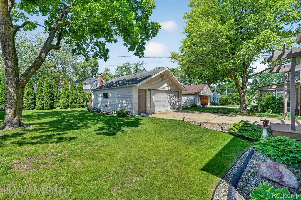 1916 Bonnieview Drive Royal Oak City MI 48073