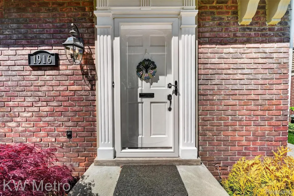1916 Bonnieview Drive Royal Oak City MI 48073