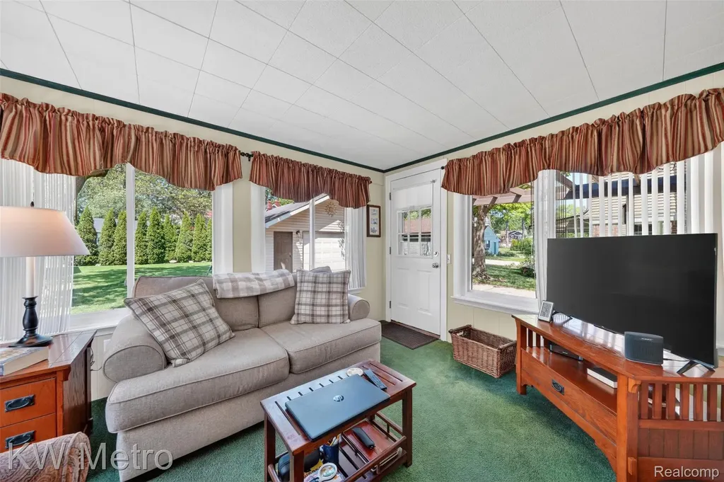 1916 Bonnieview Drive Royal Oak City MI 48073