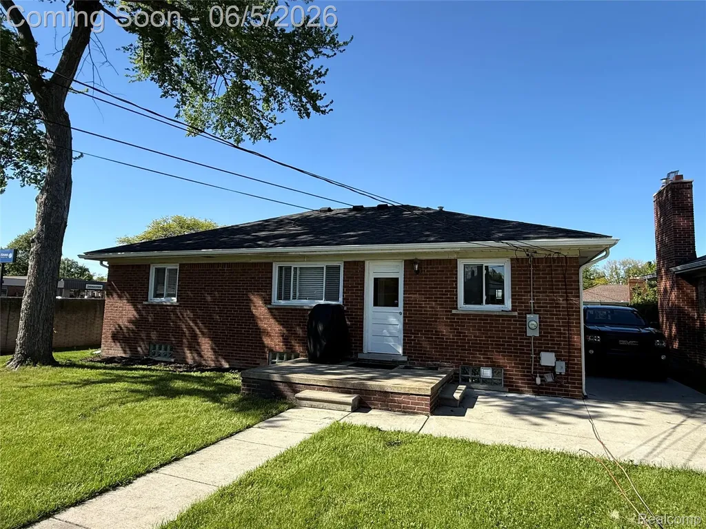 22306 Rosedale Street St. Clair Shores City MI 48080