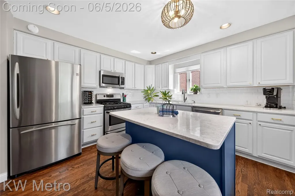 210 W Lawrence Avenue Royal Oak City MI 48073
