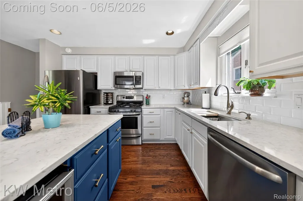 210 W Lawrence Avenue Royal Oak City MI 48073