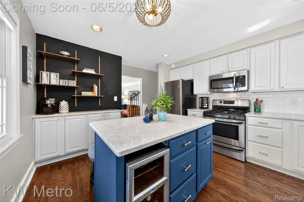 210 W Lawrence Avenue Royal Oak City MI 48073