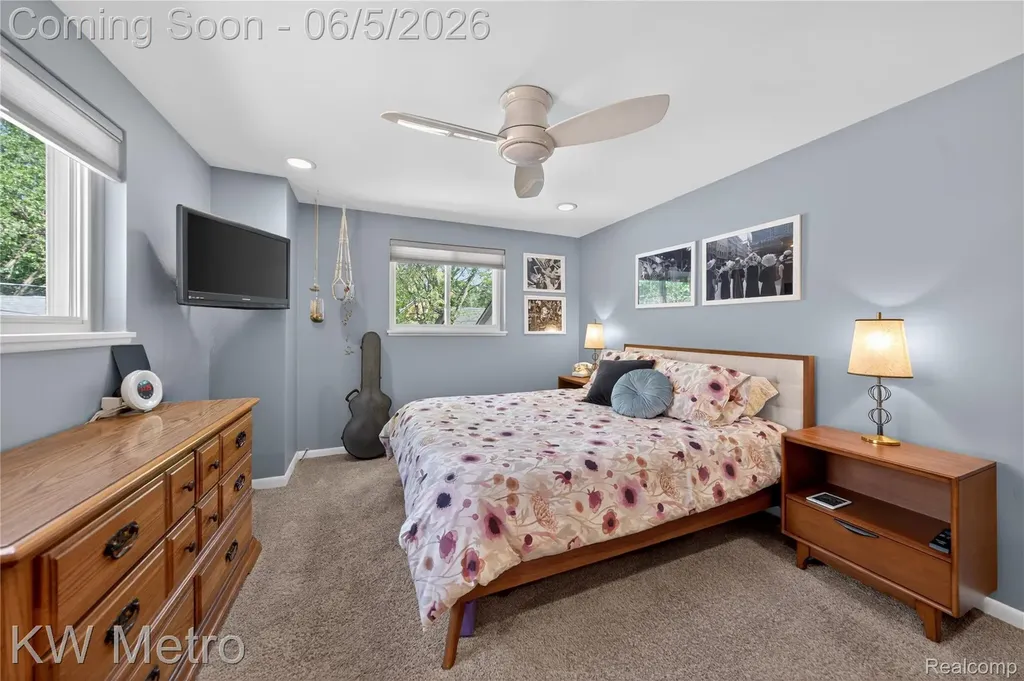 210 W Lawrence Avenue Royal Oak City MI 48073