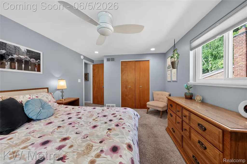 210 W Lawrence Avenue Royal Oak City MI 48073