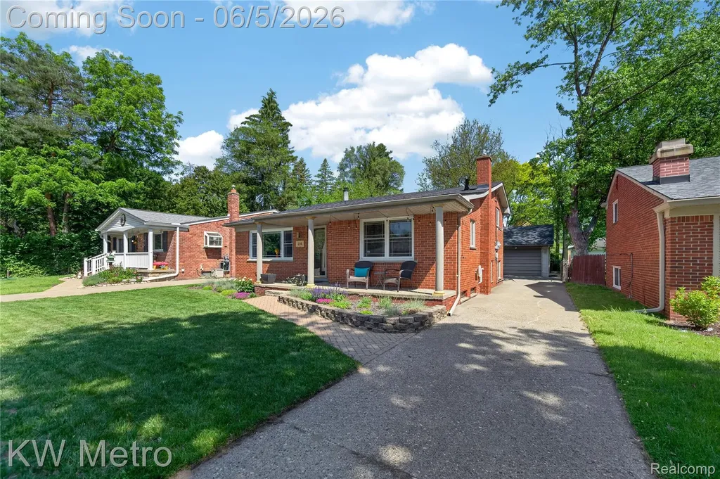 210 W Lawrence Avenue Royal Oak City MI 48073