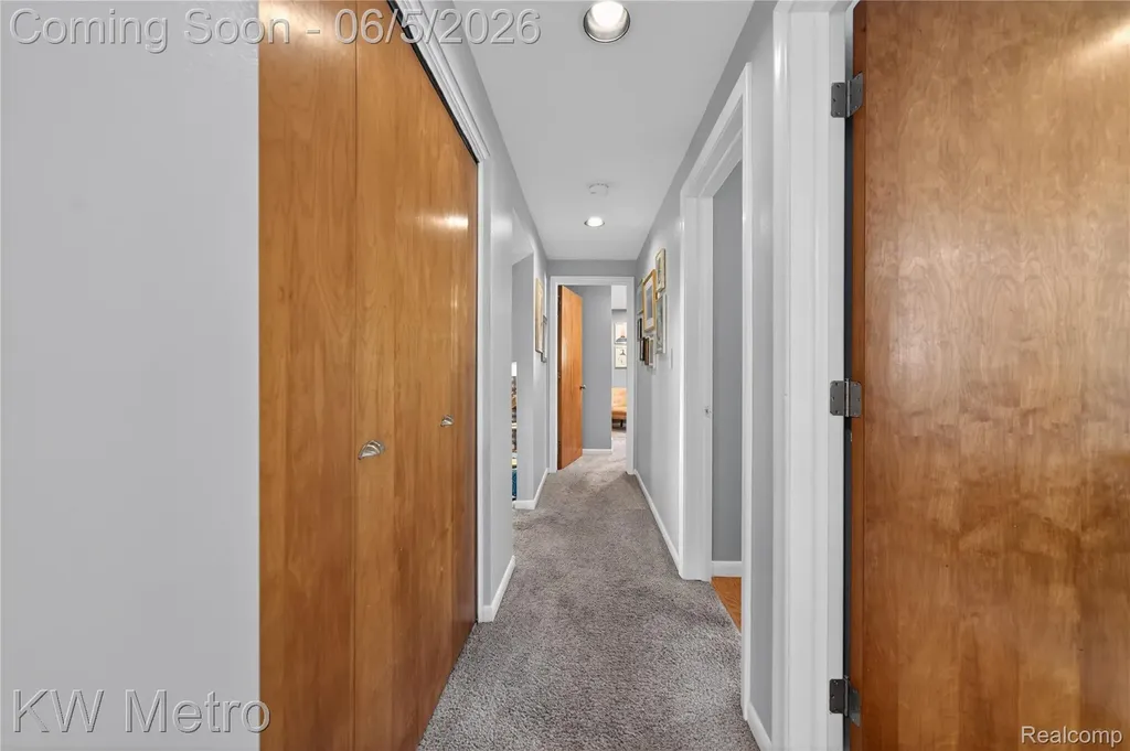210 W Lawrence Avenue Royal Oak City MI 48073