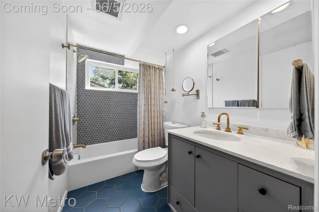 210 W Lawrence Avenue Royal Oak City MI 48073