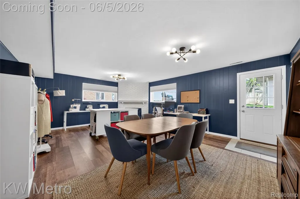 210 W Lawrence Avenue Royal Oak City MI 48073
