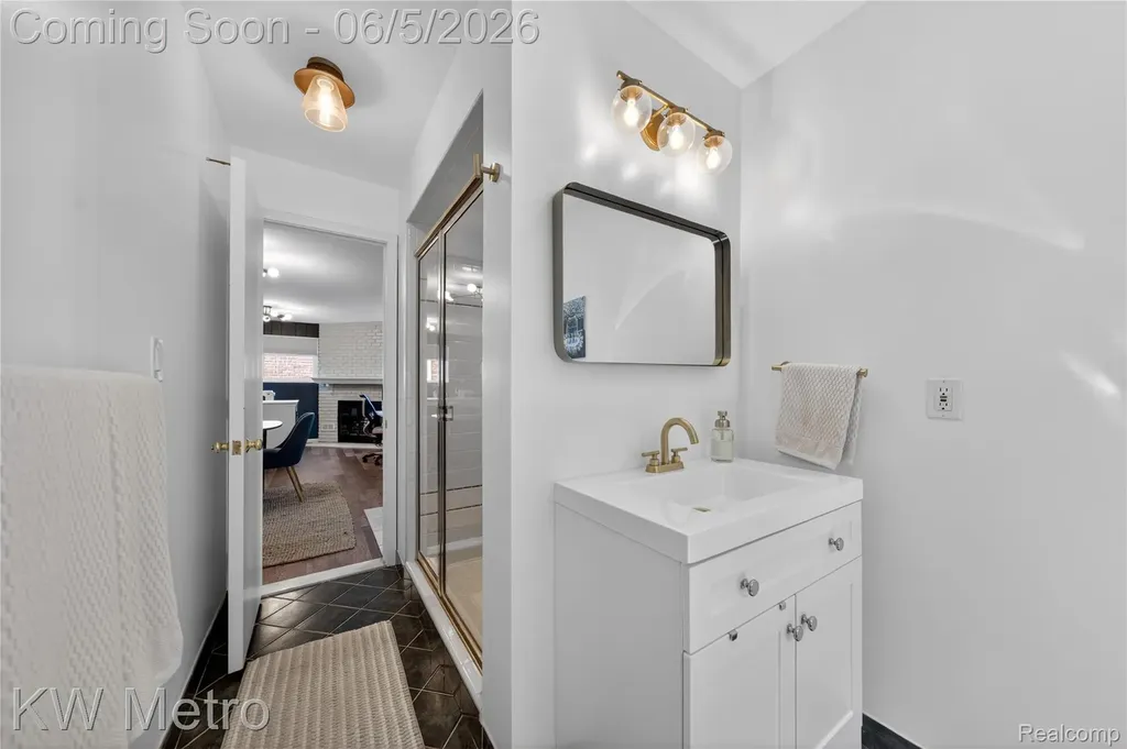 210 W Lawrence Avenue Royal Oak City MI 48073