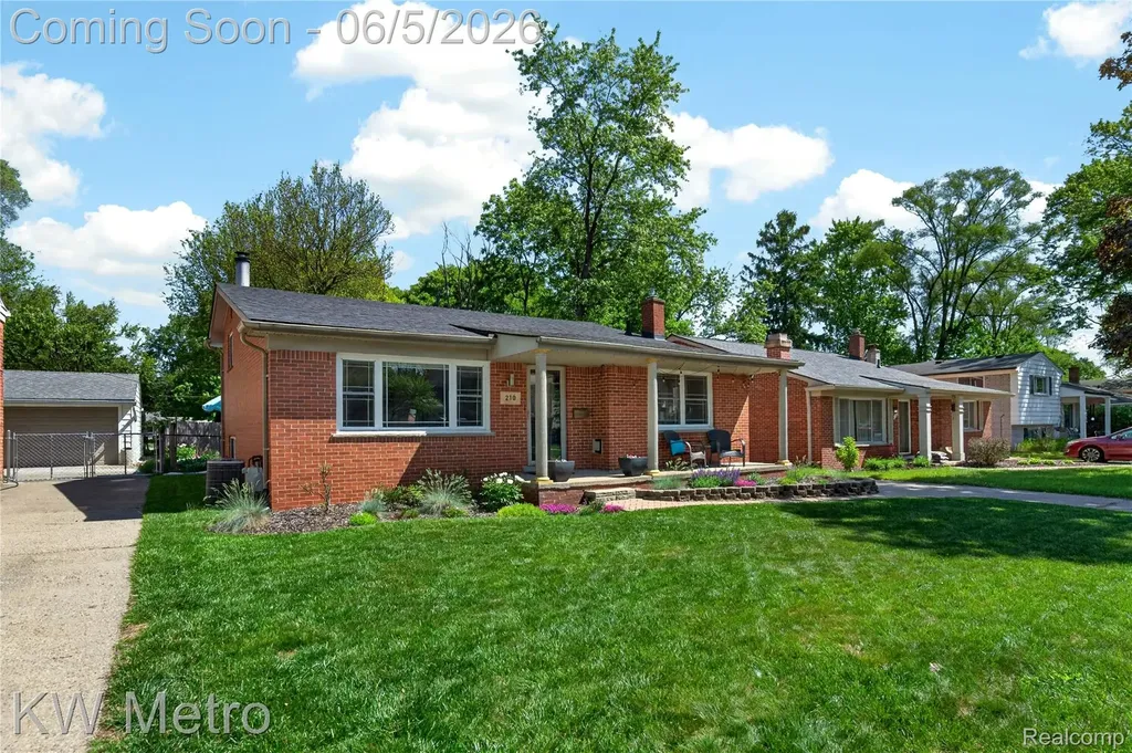 210 W Lawrence Avenue Royal Oak City MI 48073