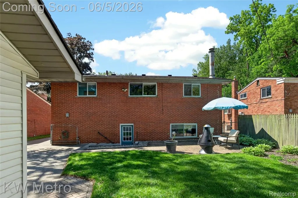 210 W Lawrence Avenue Royal Oak City MI 48073