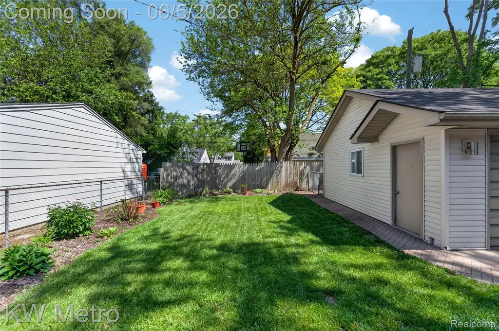 210 W Lawrence Avenue Royal Oak City MI 48073