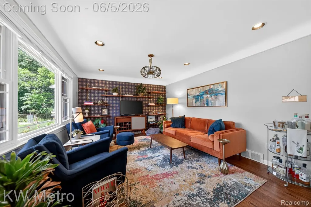 210 W Lawrence Avenue Royal Oak City MI 48073