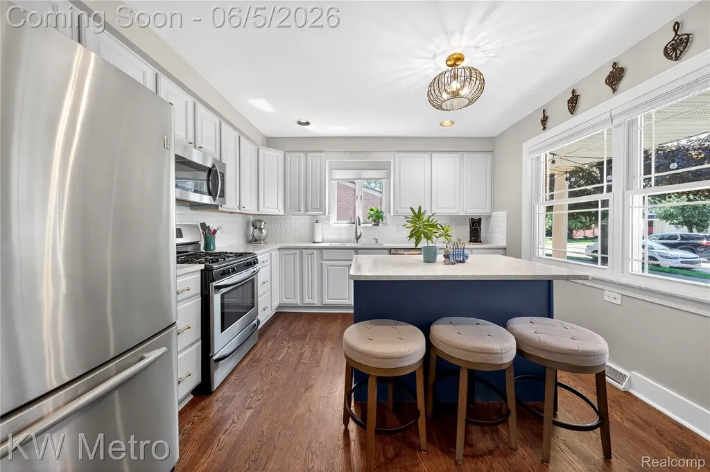 210 W Lawrence Avenue Royal Oak City MI 48073
